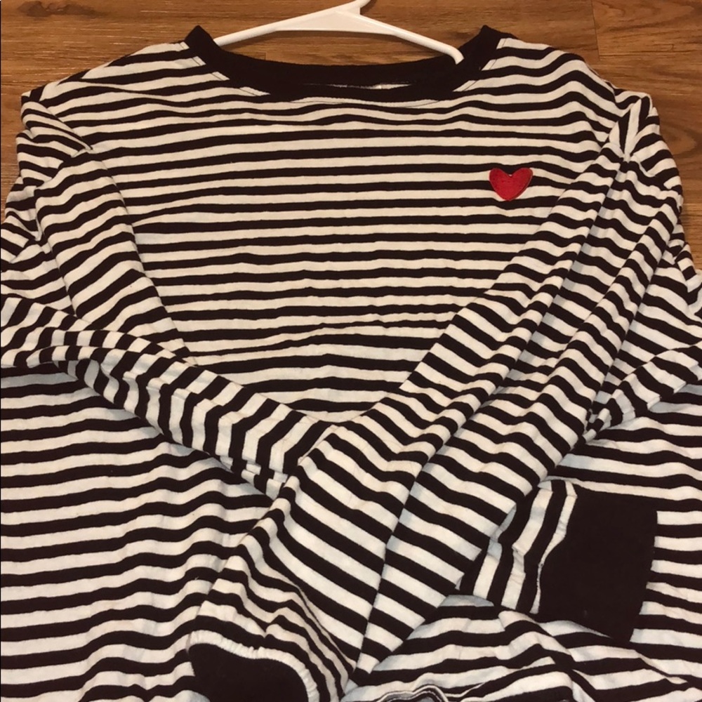 Black & white stripped long sleeve shirt